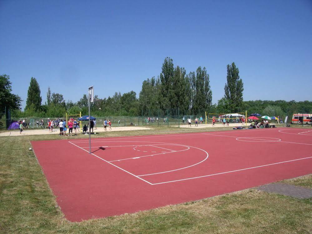 Euroville Jugend- Und Sporthotel Naumburg (Saale) Exterior foto